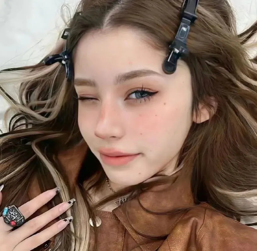 播音台的姊妹花